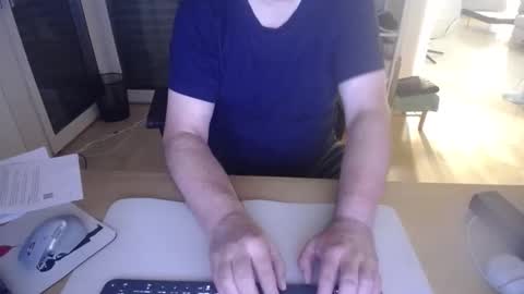 Snapshot of iandy12 chatting on 09-21-25, 09:27 iandy12 online show from 09-21-25, 09:27