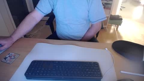 Snapshot of iandy12 chatting on 10-05-25, 10:18 iandy12 online show from 10-05-25, 10:18