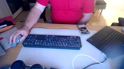 Snapshot of iandy12 chatting on 10-27-25, 10:36 iandy12 online show from 10-27-25, 10:36