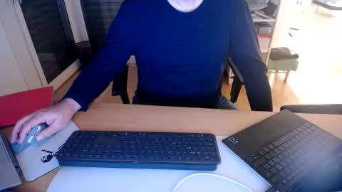 Snapshot of iandy12 chatting on 11-10-25, 11:04 iandy12 online show from 11-10-25, 11:04