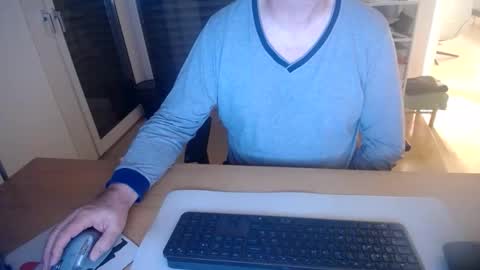 Snapshot of iandy12 chatting on 11-23-25, 10:42 iandy12 online show from 11-23-25, 10:42