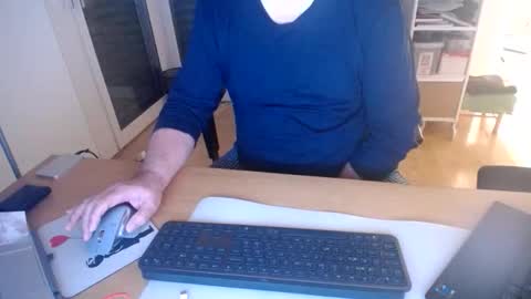 Snapshot of iandy12 chatting on 11-25-25, 10:43 iandy12 online show from 11-25-25, 10:43