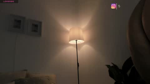 I A R A   online show from 04-15-26, 12:01