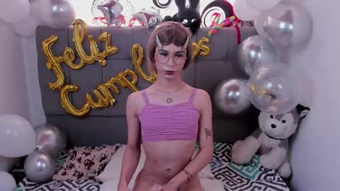 Snapshot of ibiza_cami chatting on 10-02-25, 09:00 Camila online show from 10-02-25, 09:00