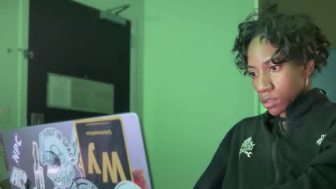 Snapshot of icedmochabree chatting on 02-02-26, 08:24 bree summers online show from 02-02-26, 08:24