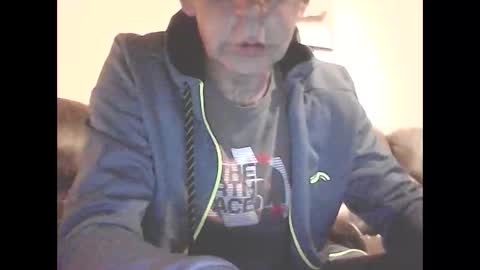 Snapshot of icemandude chatting on 06-06-26, 09:30 icemandude online show from 06-06-26, 09:30