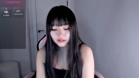 Hitomi   online show from 11-19-25, 05:24