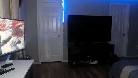 Snapshot of icy_ivy chatting on 01-19-25, 08:29 Ivan online show from 01-19-25, 08:29