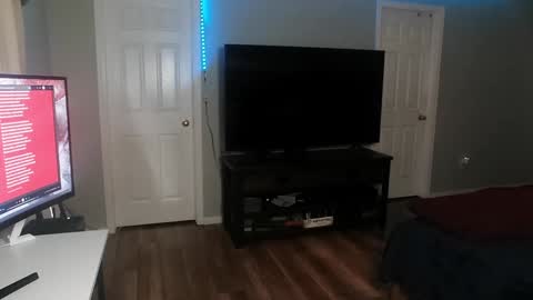 Snapshot of icy_ivy chatting on 01-28-25, 01:29 Ivan online show from 01-28-25, 01:29