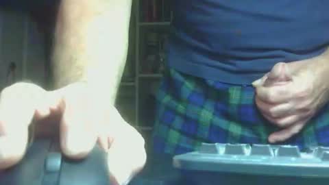 Snapshot of id10t4u chatting on 04-05-26, 04:09 id10t4u online show from 04-05-26, 04:09