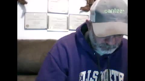 idkwhyidothis348732 online show from 01-08-25, 11:54