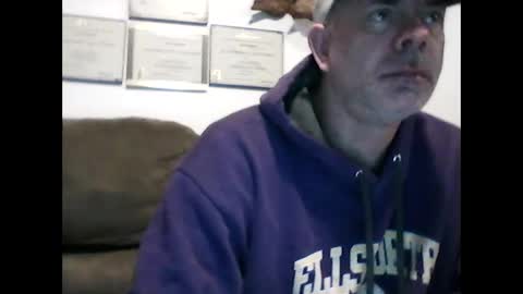 idkwhyidothis348732 online show from 02-03-25, 12:14