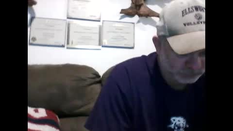 idkwhyidothis348732 online show from 02-07-25, 12:17