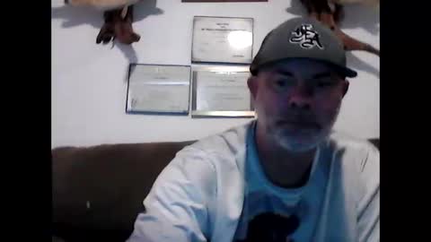 idkwhyidothis348732 online show from 02-15-25, 05:28