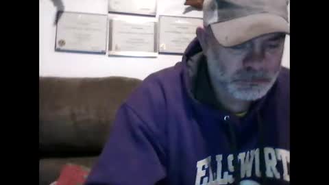 idkwhyidothis348732 online show from 02-18-25, 12:48