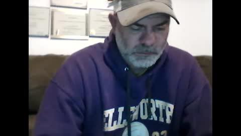 idkwhyidothis348732 online show from 02-18-25, 11:55