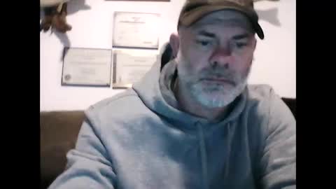 idkwhyidothis348732 online show from 02-18-25, 11:08