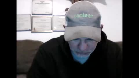 idkwhyidothis348732 online show from 03-06-25, 11:36