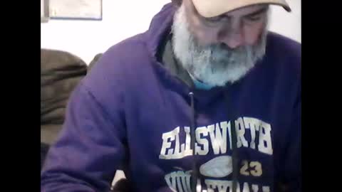 idkwhyidothis348732 online show from 12-21-25, 06:15