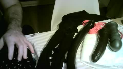 Snapshot of idtravel89 chatting on 03-16-26, 06:45 ... online show from 03-16-26, 06:45