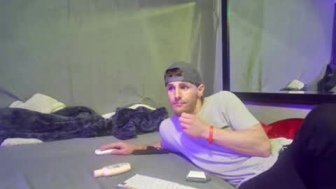 Snapshot of igetherwetter chatting on 01-11-25, 01:53 Amiri Roue online show from 01-11-25, 01:53