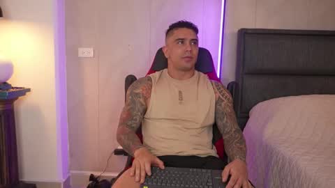 Snapshot of igor_scott chatting on 12-18-25, 07:42 Igor scott online show from 12-18-25, 07:42