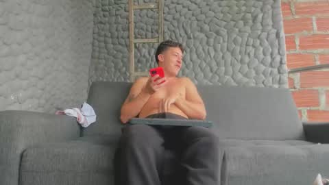 Snapshot of iham_28 chatting on 12-18-25, 03:07 Iham online show from 12-18-25, 03:07