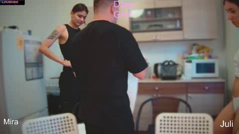 Julia and Mira online show from 12-04-24, 09:40