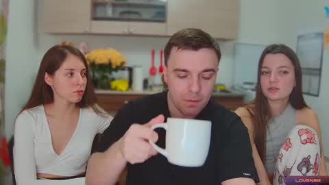 Julia and Mira online show from 01-23-25, 06:45