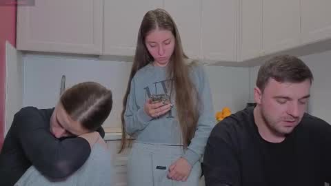 Julia and Mira online show from 12-05-25, 10:35