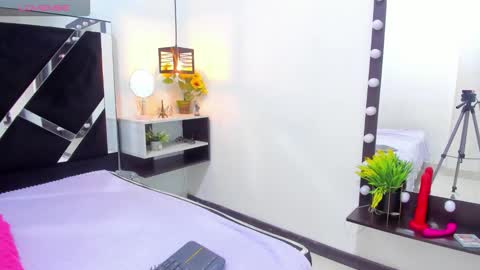 Isabella online show from 10-25-25, 02:13