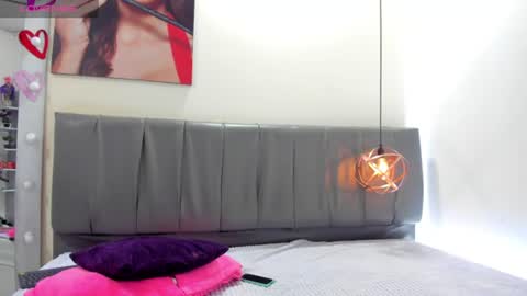 Snapshot of iisabella_noa chatting on 06-23-26, 02:15 Isabella online show from 06-23-26, 02:15