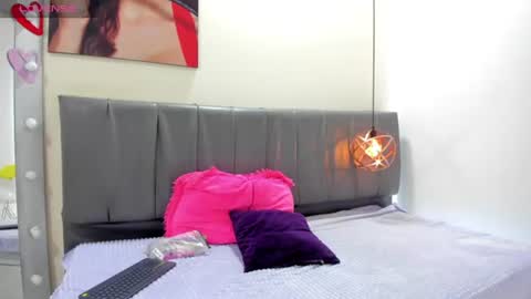 Snapshot of iisabella_noa chatting on 06-26-26, 01:59 Isabella online show from 06-26-26, 01:59