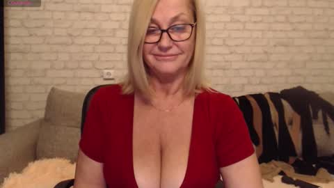Snapshot of ilariacetoi chatting on 09-15-25, 09:26 IlariaCetoi online show from 09-15-25, 09:26