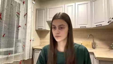 Snapshot of ilianaportwood chatting on 03-04-26, 01:28 Sophie online show from 03-04-26, 01:28