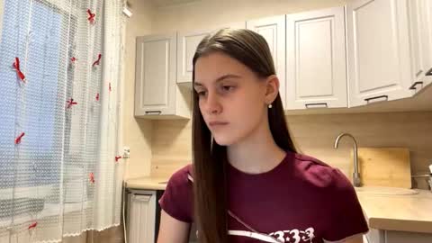 Snapshot of ilianaportwood chatting on 03-10-26, 12:10 Sophie online show from 03-10-26, 12:10