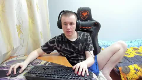 Snapshot of iliaskrislove chatting on 10-10-25, 02:10 iliaskris online show from 10-10-25, 02:10