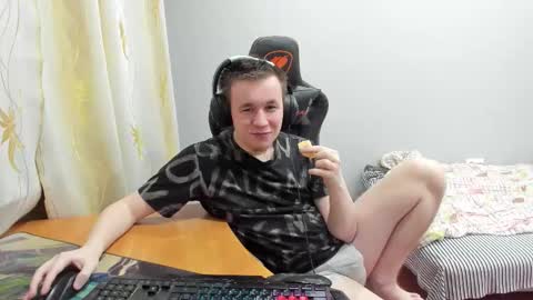 Snapshot of iliaskrislove chatting on 11-22-25, 08:30 iliaskris online show from 11-22-25, 08:30