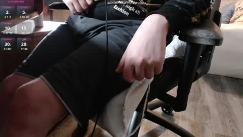 Snapshot of iliaskrisloveee chatting on 03-10-25, 11:06 lord online show from 03-10-25, 11:06