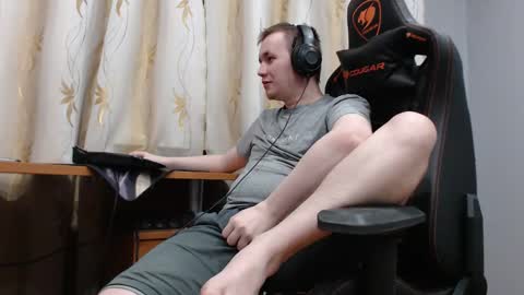 Snapshot of iliaskrisloveee chatting on 10-28-25, 12:36 lord online show from 10-28-25, 12:36