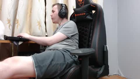 Snapshot of iliaskrisloveee chatting on 10-30-25, 12:56 lord online show from 10-30-25, 12:56