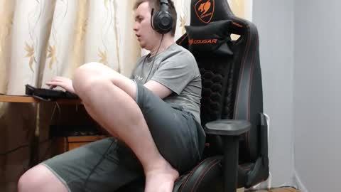 Snapshot of iliaskrisloveee chatting on 10-30-25, 01:01 lord online show from 10-30-25, 01:01