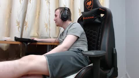 Snapshot of iliaskrisloveee chatting on 10-31-25, 05:14 lord online show from 10-31-25, 05:14