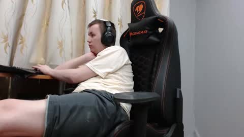 Snapshot of iliaskrisloveee chatting on 11-01-25, 05:26 lord online show from 11-01-25, 05:26