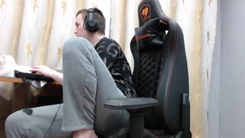 Snapshot of iliaskrisloveee chatting on 11-08-25, 12:05 lord online show from 11-08-25, 12:05