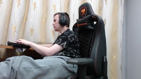 Snapshot of iliaskrisloveee chatting on 11-09-25, 01:04 lord online show from 11-09-25, 01:04