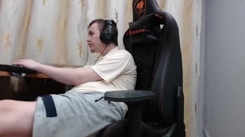 Snapshot of iliaskrisloveee chatting on 11-10-25, 10:31 lord online show from 11-10-25, 10:31