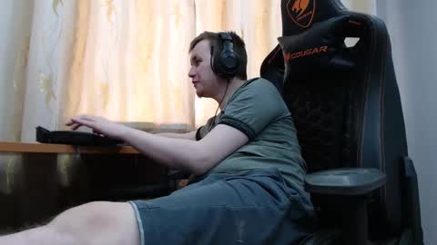 Snapshot of iliaskrisloveee chatting on 11-13-25, 09:08 lord online show from 11-13-25, 09:08