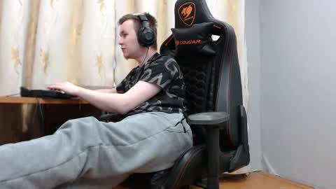 Snapshot of iliaskrisloveee chatting on 11-19-25, 04:34 lord online show from 11-19-25, 04:34