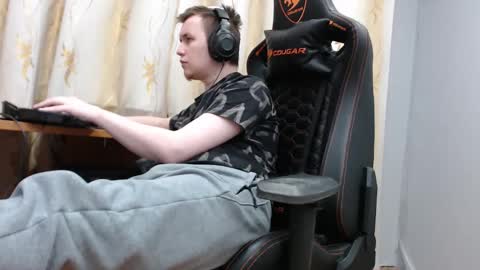 Snapshot of iliaskrisloveee chatting on 11-20-25, 02:06 lord online show from 11-20-25, 02:06